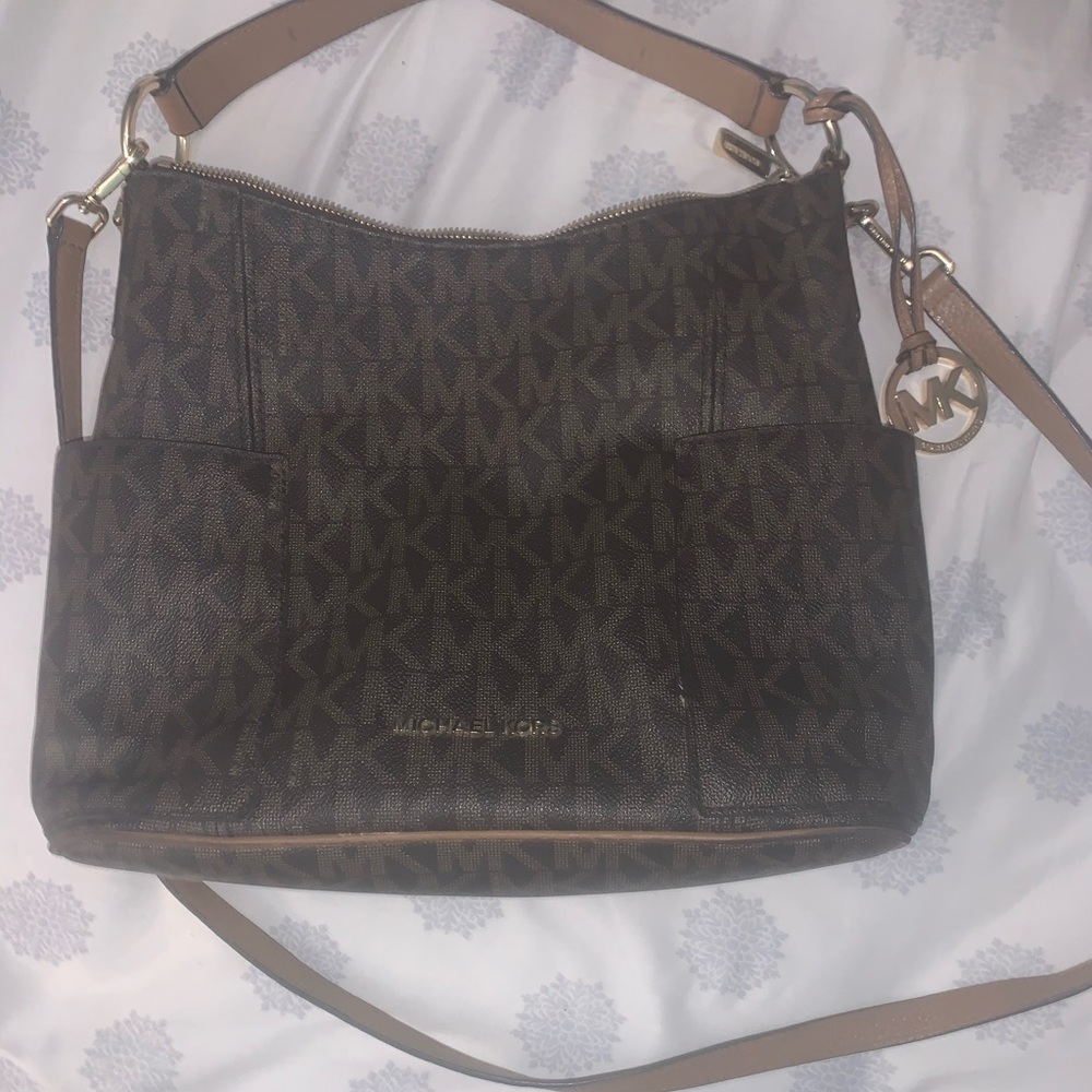 Micheal Kors purse / handbag